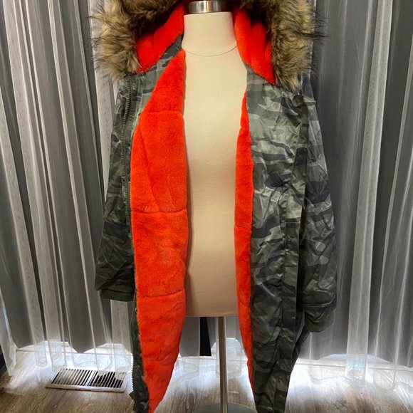 Torrid size 4 NWT Fur Lined Camo Parka - Picture 3 of 6